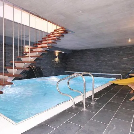 Sleeps 6 Pool Wifi בית נופש