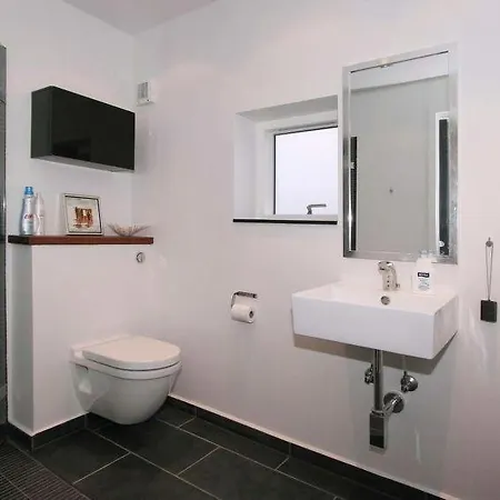 בית נופש Sleeps 6 Pool Wifi בלבאנד